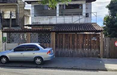 Imagem: A casa possui 2 Dormitórios, 3 Banheiros, 1 Vaga na garagem
