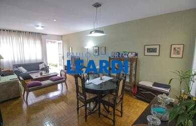 Imagem: A casa possui 3 Dormitórios, 3 Banheiros, 1 Vaga na garagem