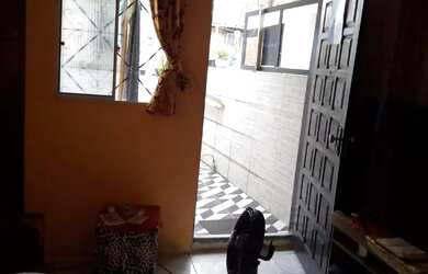 Imagem: A casa possui 2 Dormitórios, 1 Banheiro e está localizado