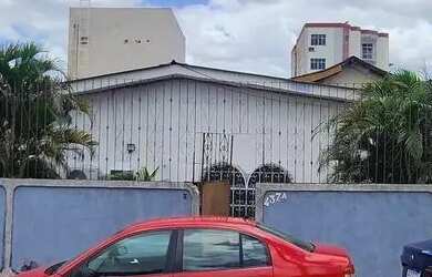 Imagem: A casa possui 3 Dormitórios, 3 Banheiros, 2 Vagas na garagem