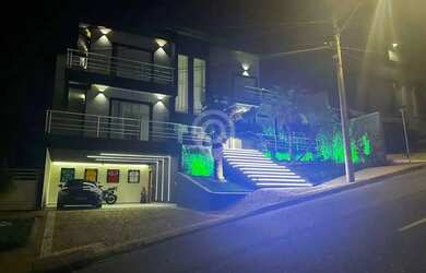 Imagem: A casa em condomínio possui 3 Dormitórios, 5 Banheiros, 2