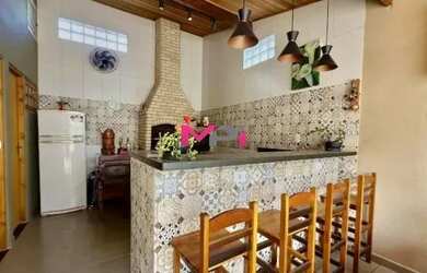 Imagem: A casa possui 3 Dormitórios, 3 Banheiros, 255m² de Área e