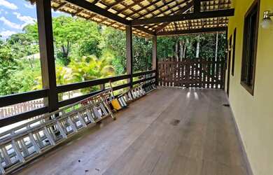 Imagem: A casa possui 3 Dormitórios, 2 Banheiros e 2 Vagas na garagem