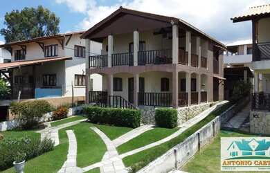 Imagem: A casa possui 4 Dormitórios, 3 Banheiros, 4 Vagas na garagem