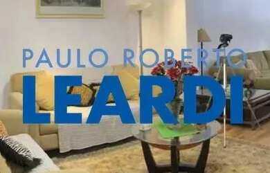 Imagem: A casa possui 4 Dormitórios, 5 Banheiros, 4 Vagas na garagem