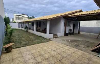 Imagem: A casa possui 5 Dormitórios, 4 Banheiros, 5 Vagas na garagem