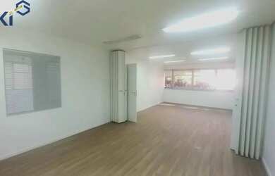 Imagem: O depósito possui 3 Vagas na garagem e 95m² de Área e está