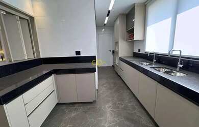 Imagem 8: Área privativa, 4 quartos, 4 suites, 4 vagas