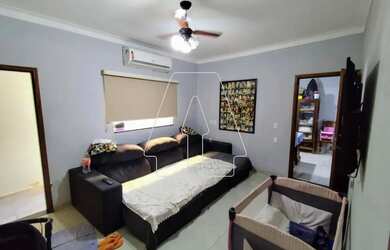 Imagem: A casa possui 3 Dormitórios, 3 Banheiros, 2 Vagas na garagem