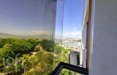 Imagem: O apartamento possui 3 Dormitórios, 1 Banheiro, 1 Vaga na garagem