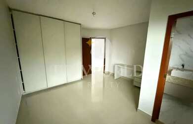 Imagem 3: Sobrado reformado com 4 suítes rico em armários, área de lazer no portal...