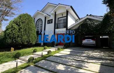 Imagem: A casa em condomínio possui 4 Dormitórios, 4 Banheiros, 4