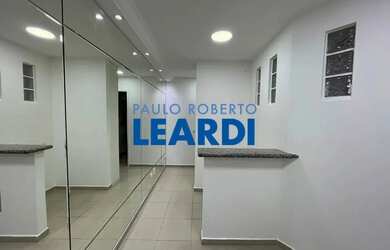 Imagem: O depósito possui 1 Vaga na garagem, 43m² de Área e está