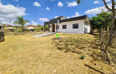 Imagem: A casa em condomínio possui 3 Dormitórios, 2 Banheiros, 4