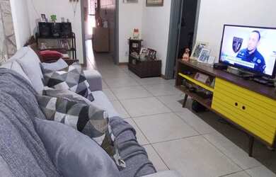 Imagem: A casa possui 3 Dormitórios, 2 Banheiros, 1 Vaga na garagem