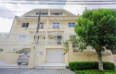 Imagem: A casa possui 3 Dormitórios, 3 Banheiros, 3 Vagas na garagem