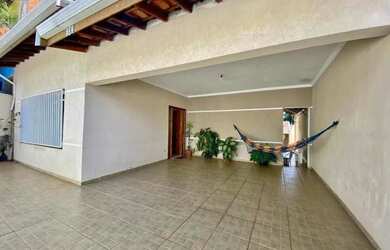 Imagem: A casa possui 2 Dormitórios, 1 Banheiro e está localizado