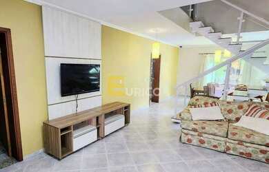 Imagem: A casa em condomínio para alugar possui 5 Dormitórios, 5 Banheiros