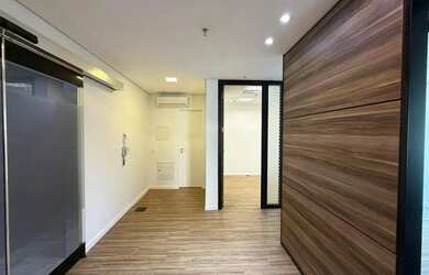 Imagem: O depósito possui 2 Vagas na garagem, 97m² de Área e está