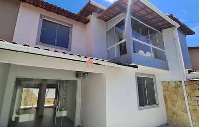 Imagem: A casa possui 4 Dormitórios, 2 Banheiros, 1 Vaga na garagem