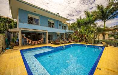 Imagem: A casa em condomínio possui 3 Dormitórios, 4 Banheiros, 5