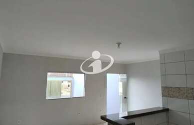 Imagem: A casa possui 2 Dormitórios, 2 Banheiros, 2 Vagas na garagem