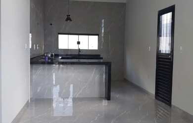 Imagem: A casa possui 2 Dormitórios, 2 Banheiros, 1 Vaga na garagem