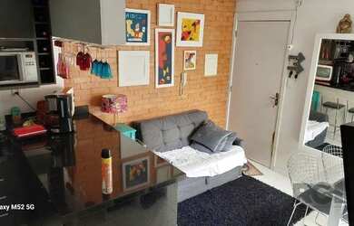 Imagem: O apartamento possui 2 Dormitórios, 1 Banheiro, 1 Vaga na garagem