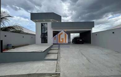 Imagem: A casa possui 2 Dormitórios, 1 Banheiro, 2 Vagas na garagem