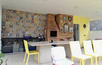 Imagem: A casa em condomínio possui 4 Dormitórios, 4 Banheiros, 2