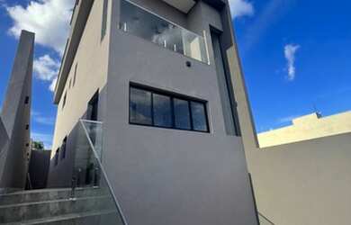 Imagem: A casa em condomínio possui 3 Dormitórios, 1 Banheiro, 1 Vaga