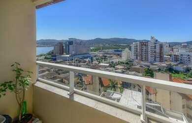 Imagem: O apartamento possui 2 Dormitórios, 1 Banheiro, 2 Vagas na