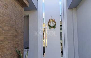 Imagem: A casa possui 2 Dormitórios, 3 Banheiros, 2 Vagas na garagem