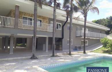 Imagem: A casa possui 5 Dormitórios, 2 Banheiros, 5 Vagas na garagem