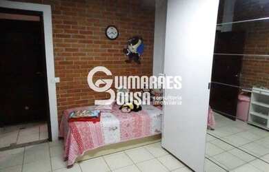 Imagem: A casa possui 3 Dormitórios, 3 Banheiros, 4 Vagas na garagem