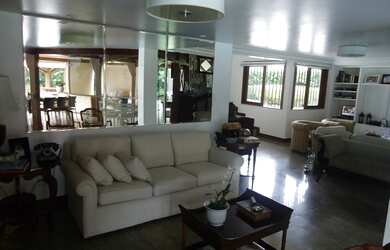 Imagem: A casa em condomínio possui 4 Dormitórios, 5 Banheiros, 5