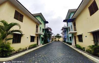 Imagem: A casa possui 3 Dormitórios, 3 Banheiros, 2 Vagas na garagem