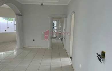 Imagem 2: Casa Padrão em Jundiaí. Varanda, 240m² de Área, 5 Vagas na garageme4...