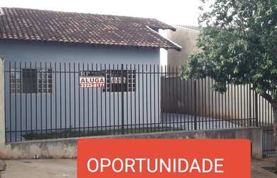 Imagem: A casa possui 3 Dormitórios, 1 Banheiro, 2 Vagas na garagem