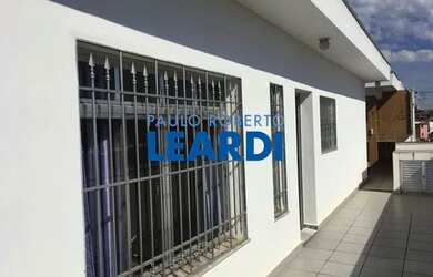 Imagem: A casa possui 3 Dormitórios, 3 Banheiros, 5 Vagas na garagem