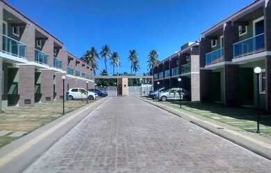 Imagem: A casa em condomínio possui 3 Dormitórios, 1 Banheiro, 2 Vagas