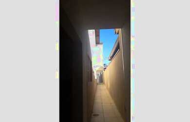 Imagem: A casa possui 2 Dormitórios, 1 Banheiro, 1 Vaga na garagem