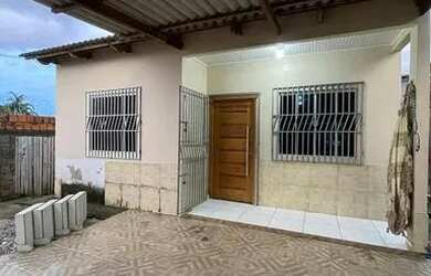 Imagem: A casa possui 2 Dormitórios, 2 Banheiros, 2 Vagas na garagem