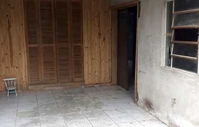 Imagem: A casa possui 3 Dormitórios, 2 Banheiros, 1 Vaga na garagem