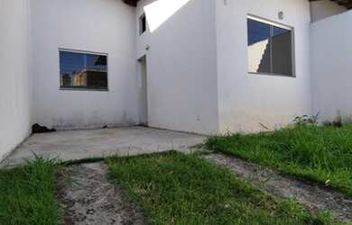 Imagem: A casa possui 2 Dormitórios, 1 Banheiro, 2 Vagas na garagem