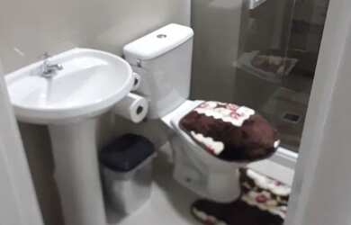 Imagem: O apartamento possui 2 Dormitórios, 1 Banheiro, 1 Vaga na garagem