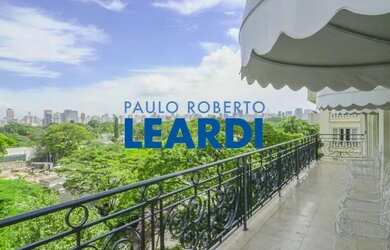 Imagem: O apartamento possui 4 Dormitórios, 4 Banheiros, 4 Vagas na