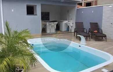 Imagem: A casa possui 3 Dormitórios, 3 Banheiros, 5 Vagas na garagem