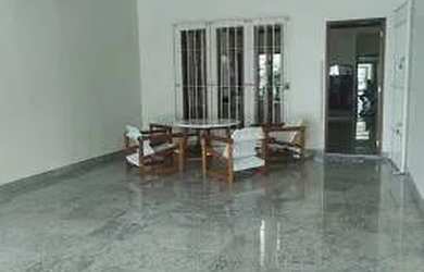 Imagem: A casa possui 4 Dormitórios, 2 Banheiros, 2 Vagas na garagem