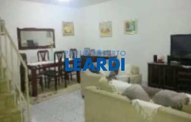 Imagem: A casa possui 3 Dormitórios, 3 Banheiros, 2 Vagas na garagem